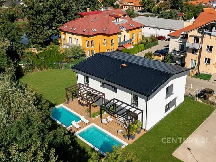 Prodej vily 314 m², pozemek 1 385 m²