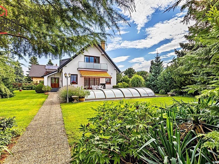 Pronájem rodinného domu 283 m², pozemek 720 m²