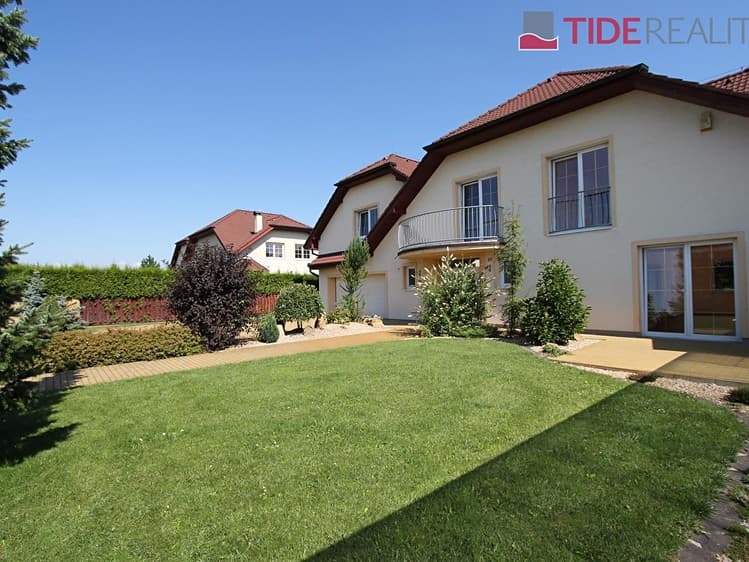 Pronájem vily 290 m², pozemek 896 m²