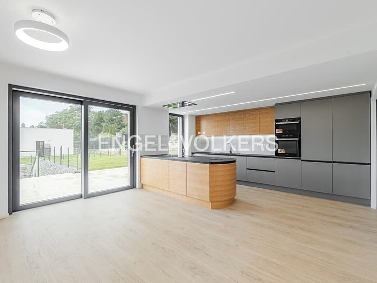 Pronájem rodinného domu 290 m², pozemek 500 m²