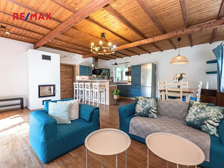 Pronájem rodinného domu 221 m², pozemek 182 m²