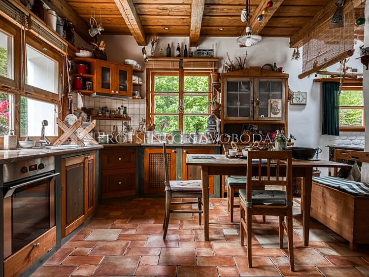 Prodej ubytovacího zařízení 130 m²