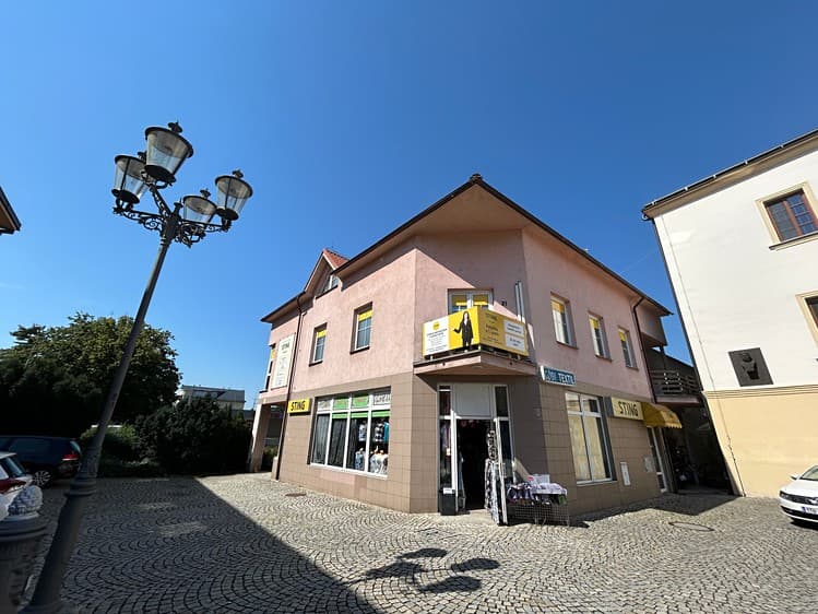 Prodej podílu 1/2 obchodního prostoru 450 m²