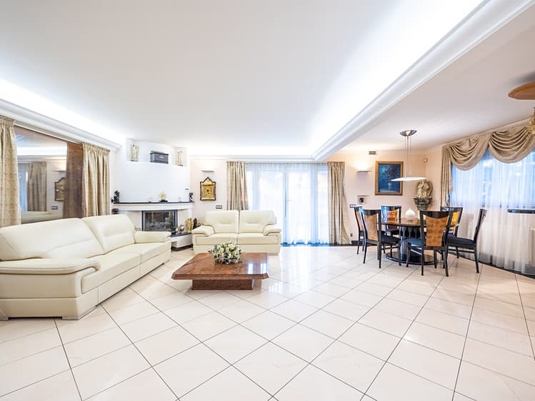 Prodej rodinného domu 358 m², pozemek 1 255 m²