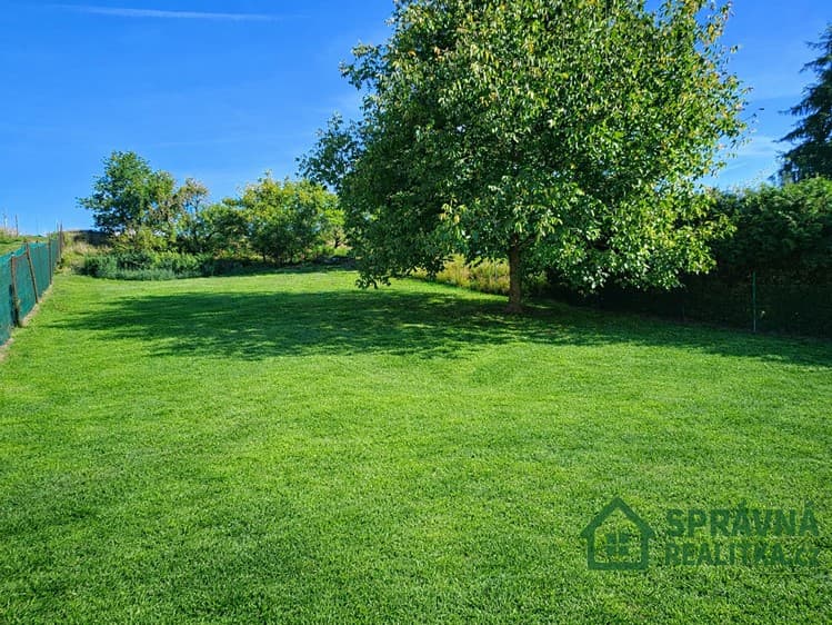Prodej stavebního pozemku 1 821 m²