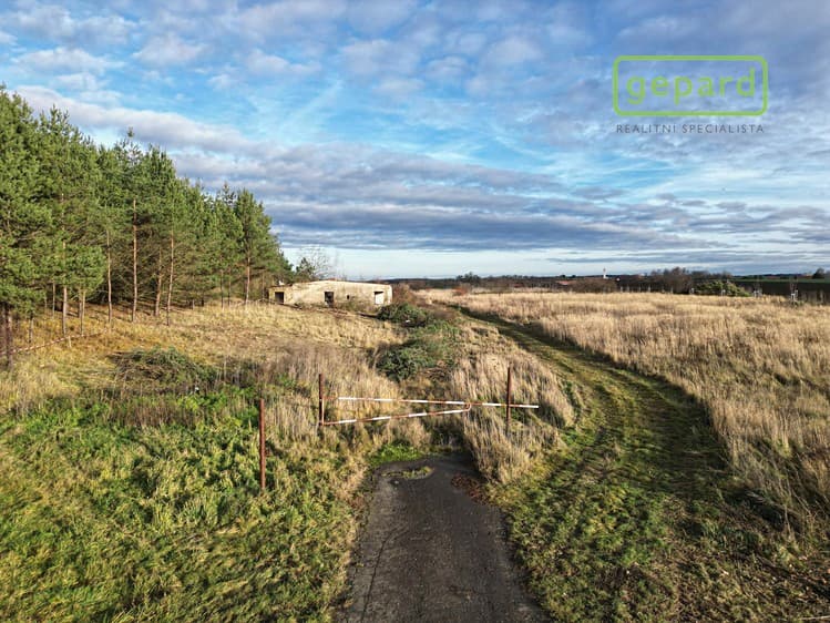 Pronájem komerčního pozemku 8 000 m²