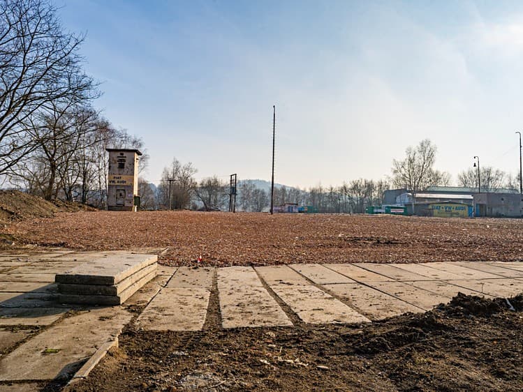 Pronájem komerčního pozemku 8 000 m²