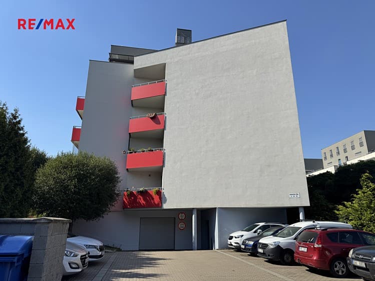 Prodej garážového stání 12 m²