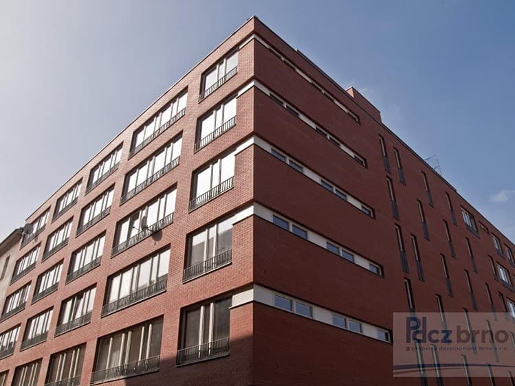 Pronájem garážového stání 16 m²