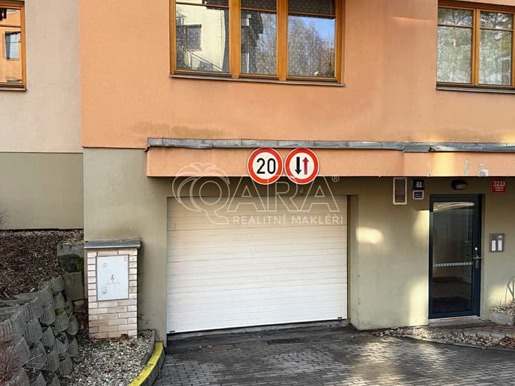 Pronájem garážového stání 18 m²