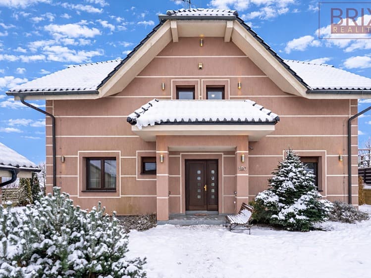 Prodej rodinného domu 404 m², pozemek 853 m²