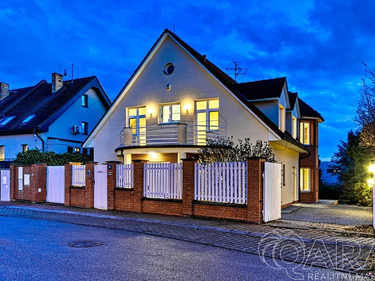 Prodej rodinného domu 509 m², pozemek 946 m²