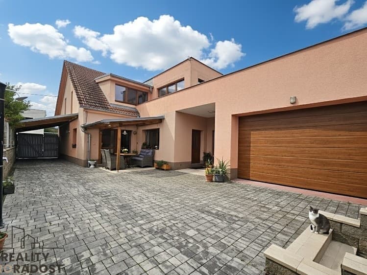 Prodej rodinného domu 208 m², pozemek 433 m²