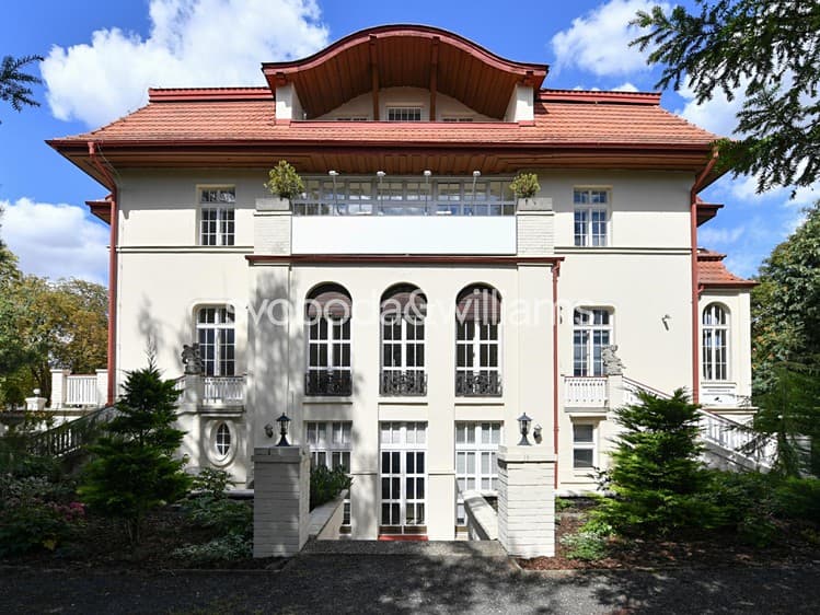 Pronájem kanceláře 800 m²