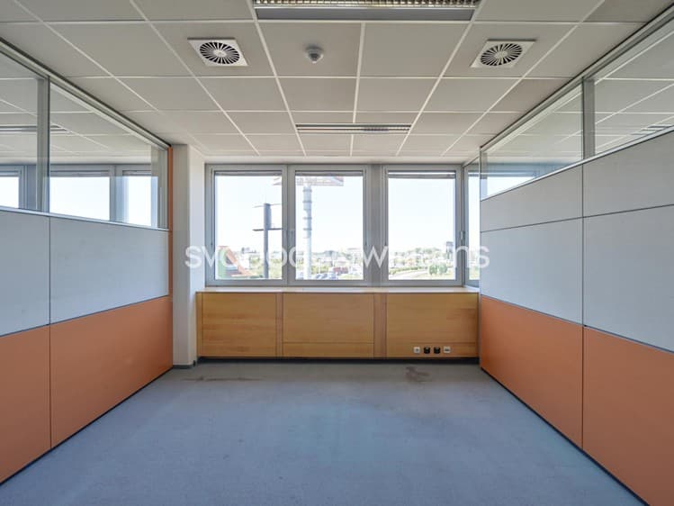 Pronájem kanceláře 674 m²