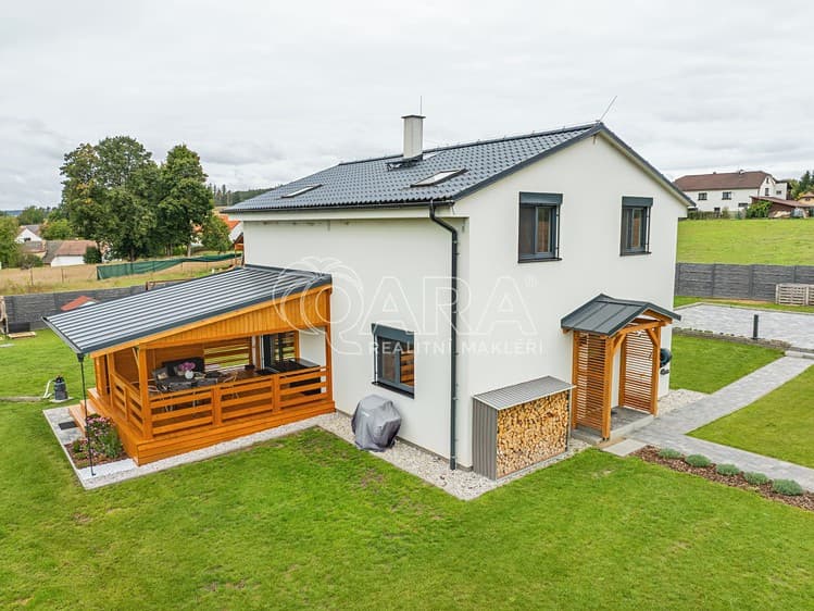 Prodej rodinného domu 137 m², pozemek 1 851 m²