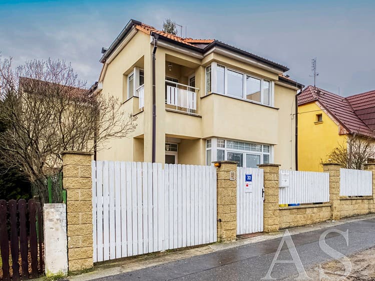 Prodej rodinného domu 291 m², pozemek 476 m²