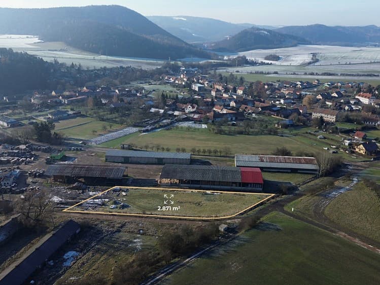 Pronájem komerčního pozemku 2 871 m²