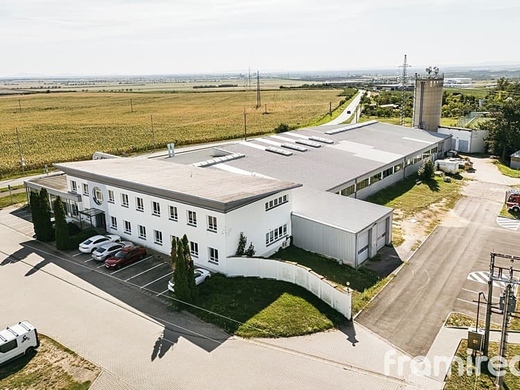 Prodej výrobní haly, prostoru 4 030 m²