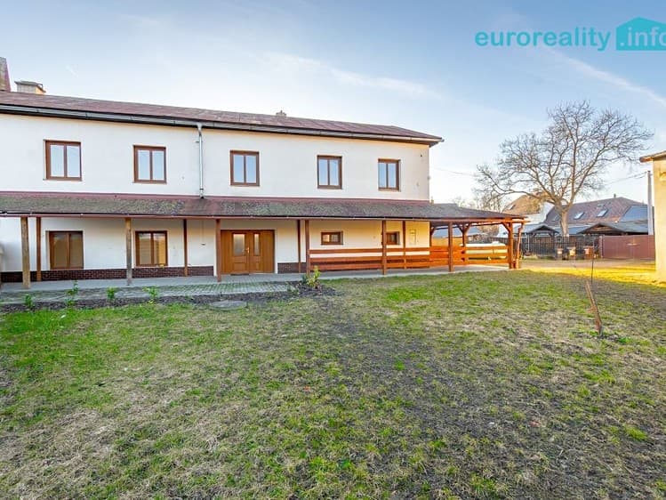 Prodej rodinného domu 272 m², pozemek 857 m²