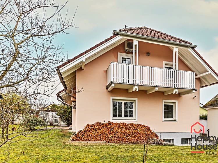 Prodej rodinného domu 180 m², pozemek 576 m²
