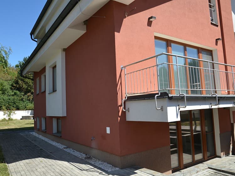 Prodej rodinného domu 319 m², pozemek 962 m²