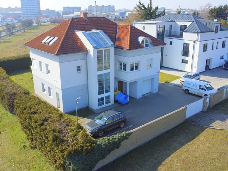 Pronájem vily 350 m², pozemek 881 m²