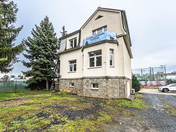 Pronájem vily 280 m², pozemek 753 m²