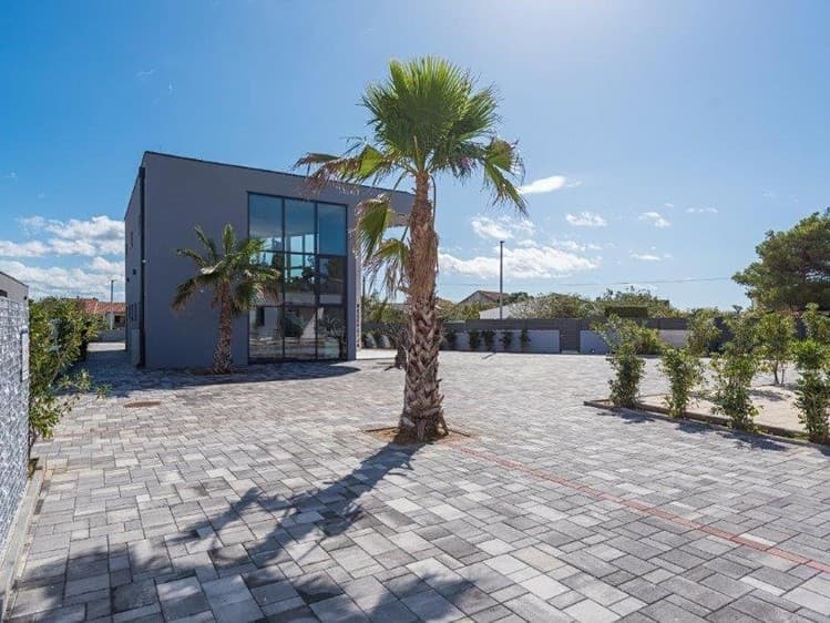 Prodej ubytovacího zařízení 1 000 m²