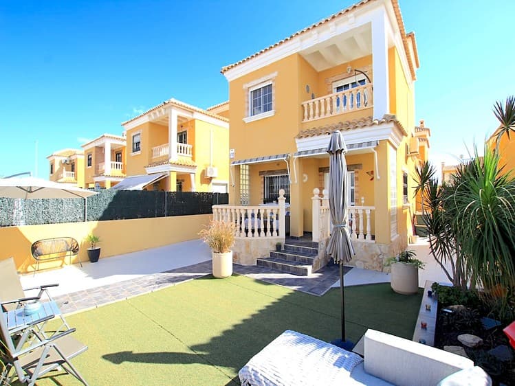 Prodej vily 119 m², pozemek 250 m²