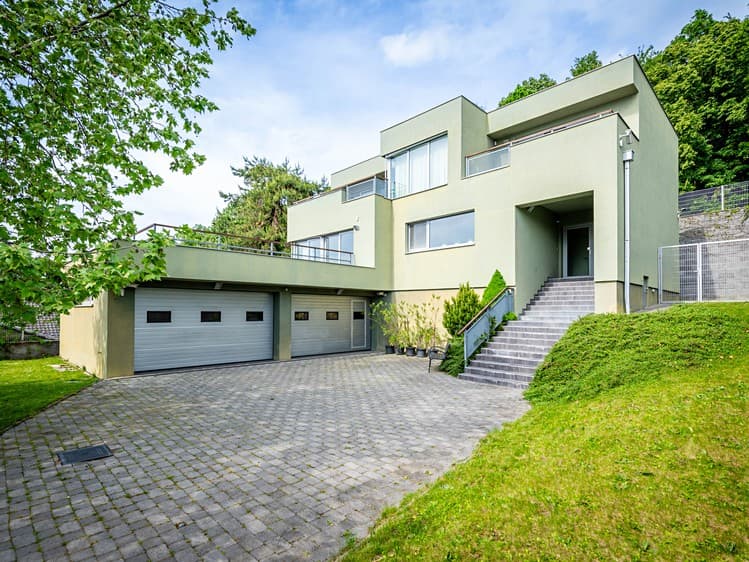 Prodej vily 460 m², pozemek 874 m²