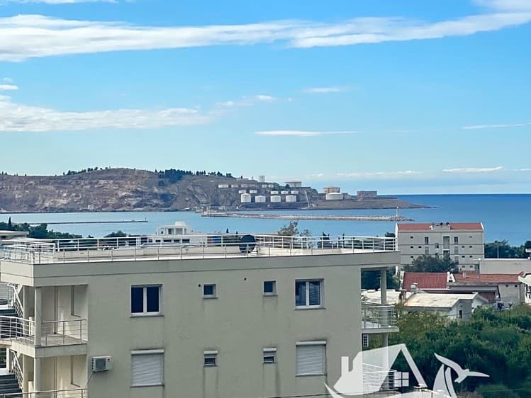 Prodej rodinného domu 330 m², pozemek 577 m²