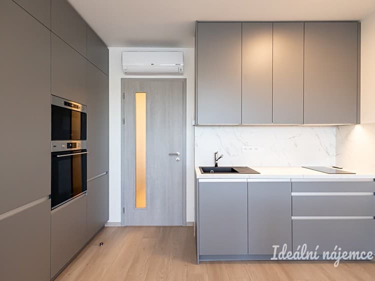 Pronájem bytu 1+kk 32 m²