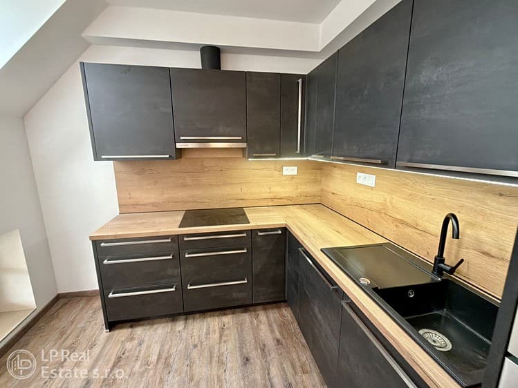 Pronájem bytu 3+kk 70 m² (Podkrovní)