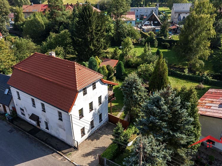 Prodej rodinného domu 200 m², pozemek 1 401 m²