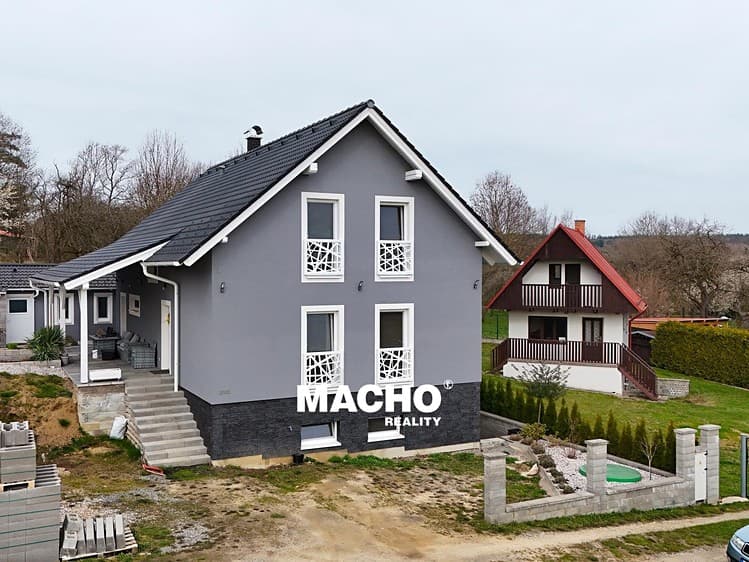 Prodej rodinného domu 220 m², pozemek 458 m²