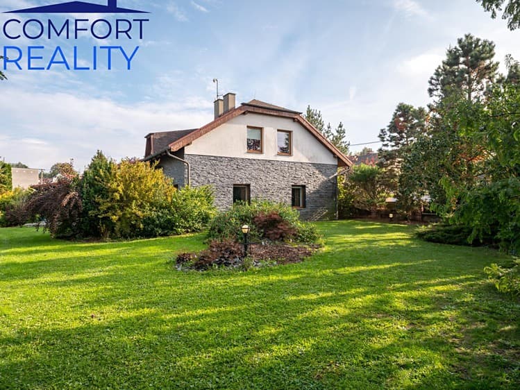 Prodej rodinného domu 300 m², pozemek 2 490 m²
