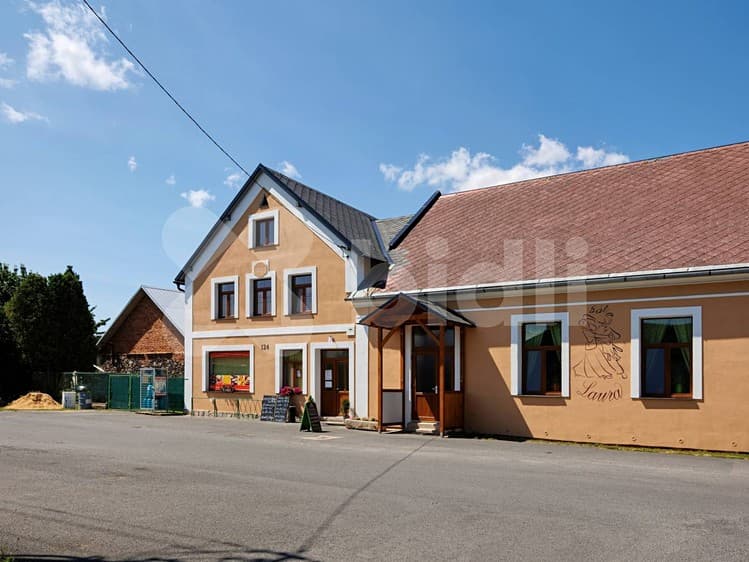Prodej rodinného domu 490 m², pozemek 2 332 m²