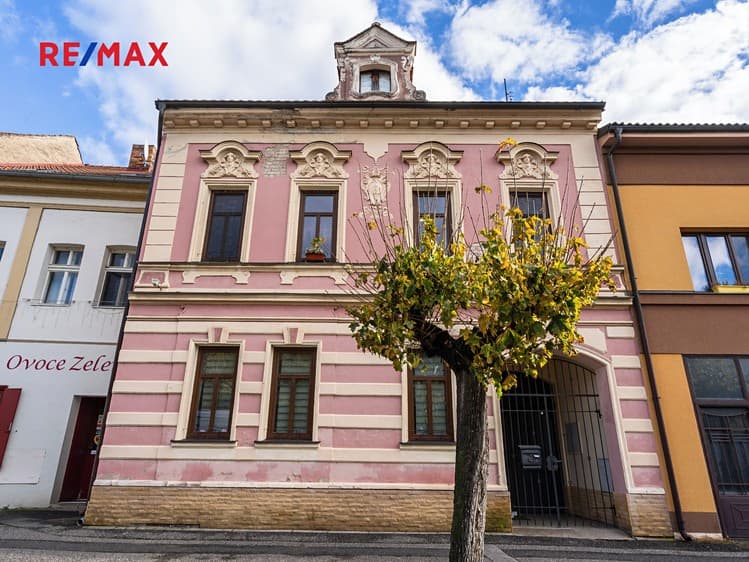 Prodej rodinného domu 489 m², pozemek 526 m²