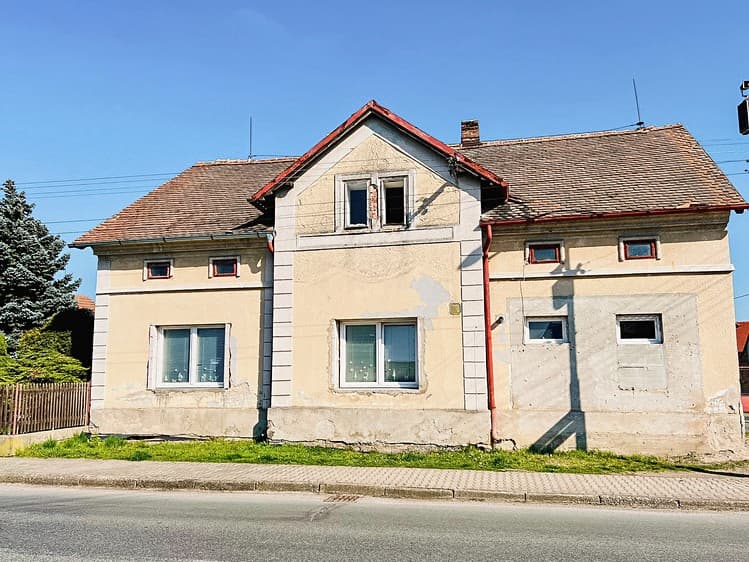 Prodej rodinného domu 327 m², pozemek 445 m²