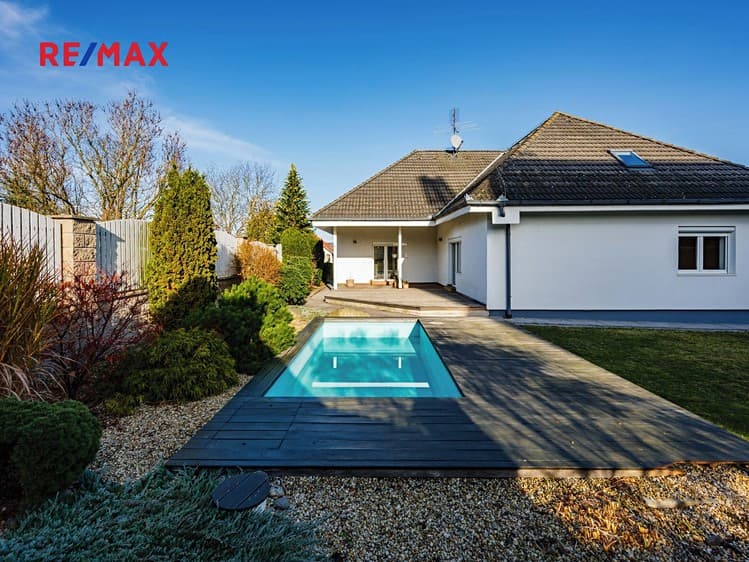 Prodej rodinného domu 251 m², pozemek 687 m²