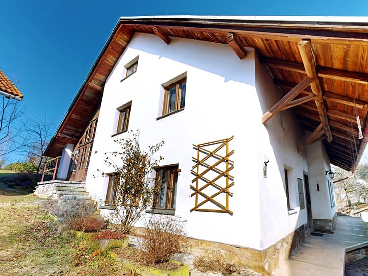 Prodej rodinného domu 183 m², pozemek 3 910 m²