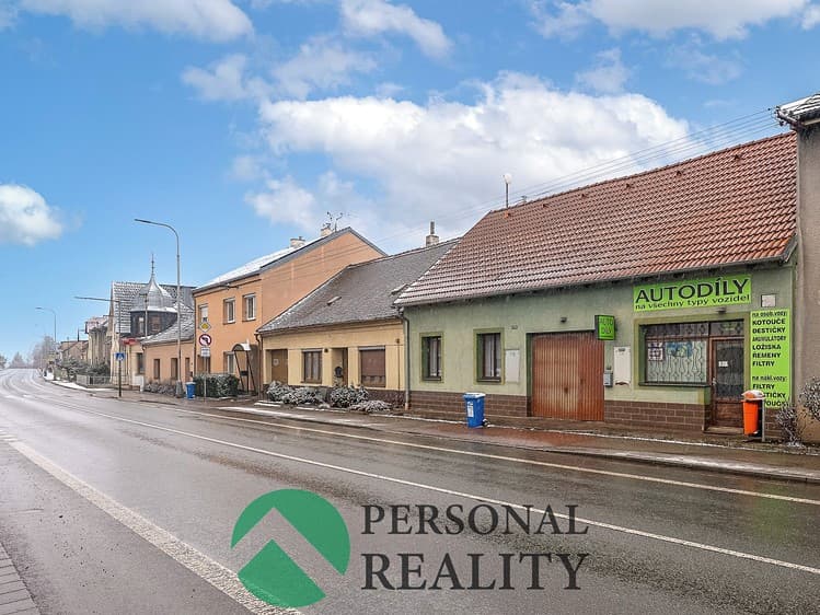 Prodej rodinného domu 227 m², pozemek 762 m²