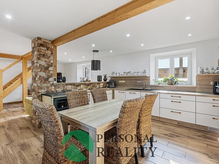 Prodej rodinného domu 180 m², pozemek 2 091 m²