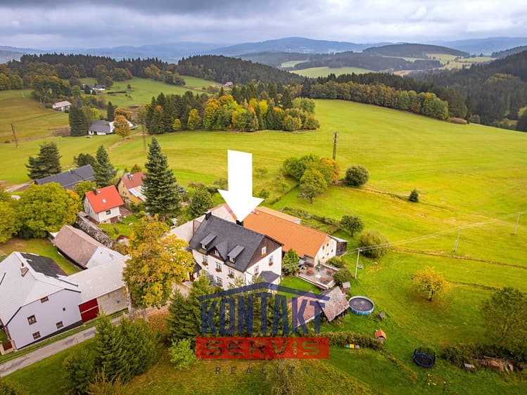 Prodej rodinného domu 660 m², pozemek 971 m²