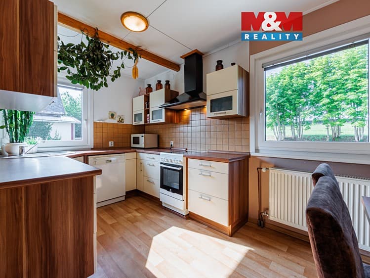 Prodej rodinného domu 192 m², pozemek 948 m²