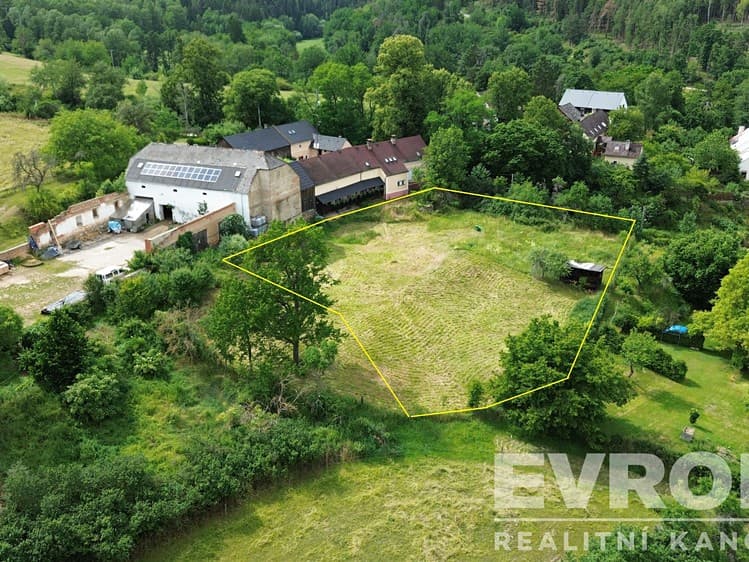Prodej stavebního pozemku 2 093 m²
