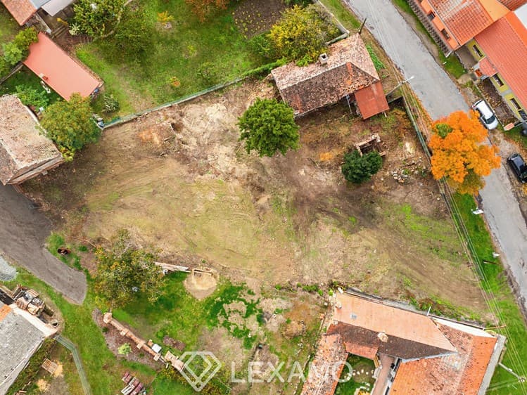Prodej stavebního pozemku 1 165 m²