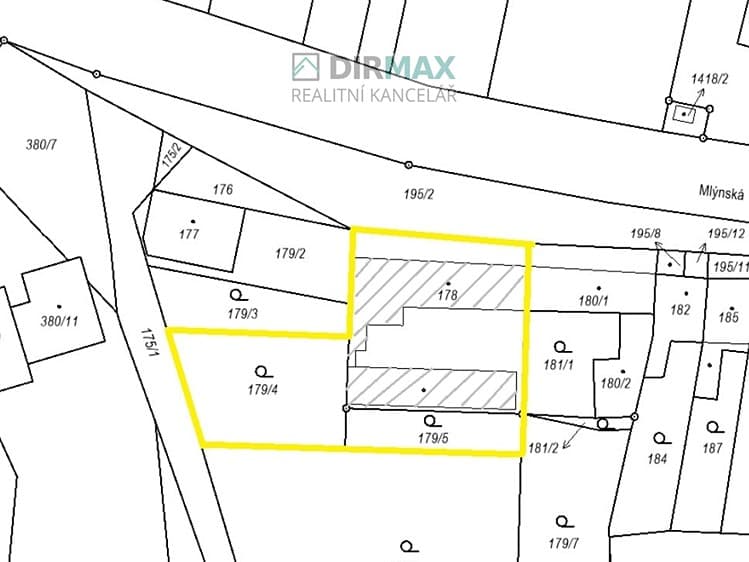 Prodej stavebního pozemku 1 210 m²