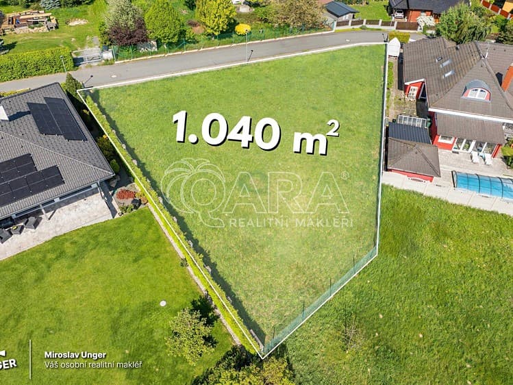 Prodej stavebního pozemku 1 040 m²